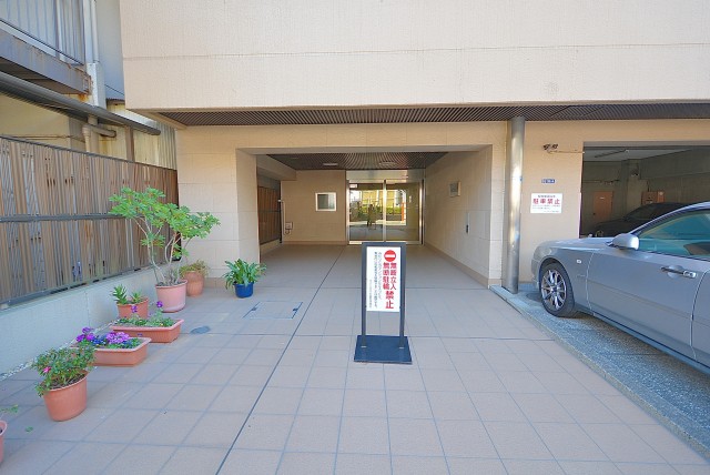 ファミネス大森 エントランス