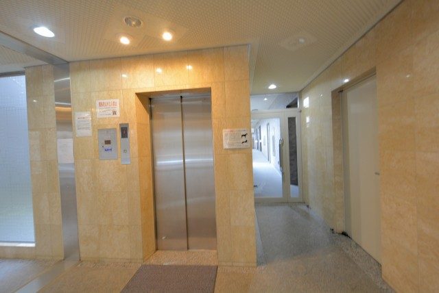 ライオンズガーデン幡ヶ谷 (13)エントランス