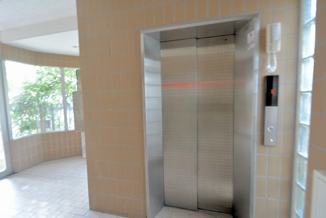 サンライズ上馬マンション エントランス