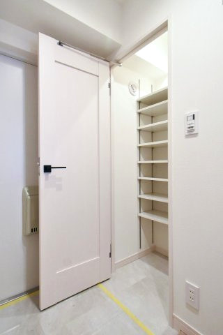 カーサ田原町 玄関