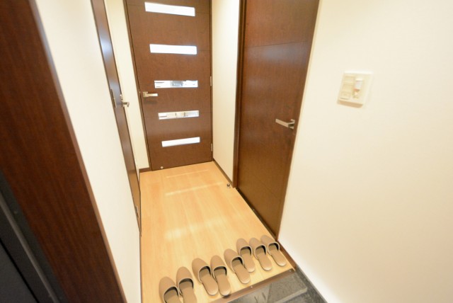 グラーサ駒沢大学 玄関