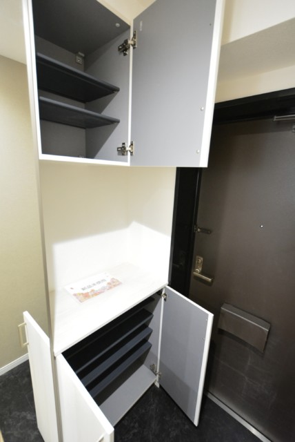 朝日クレス・パリオ西落合 玄関