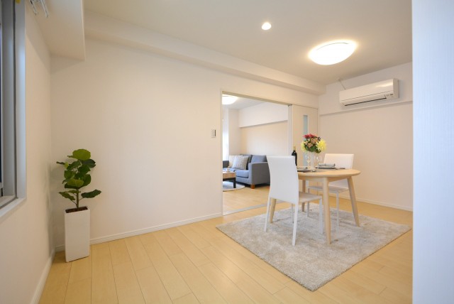 秀和椎名町レジデンス DK+洋室