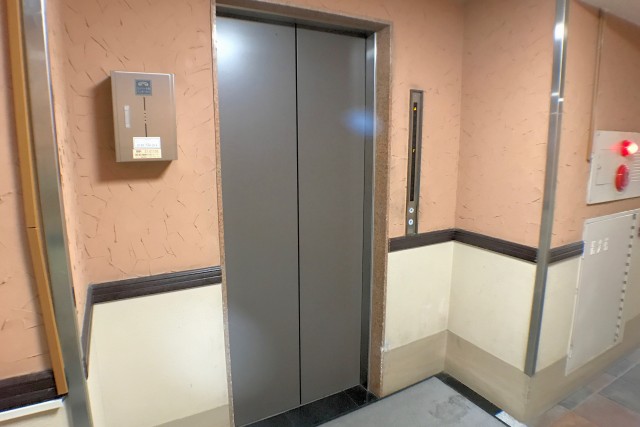 麻布霞町マンション エントランス