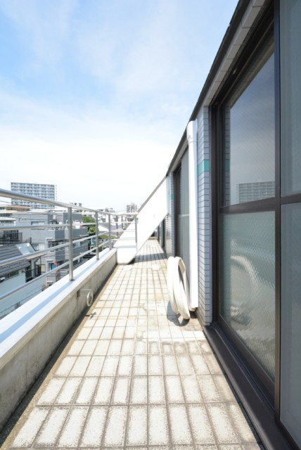 幡ヶ谷YMビル 南西側ルーフバルコニー