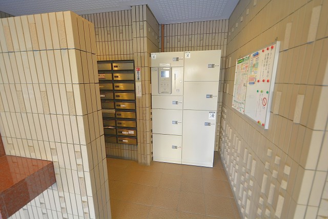 朝日クレス・パリオ西落合 エントランス