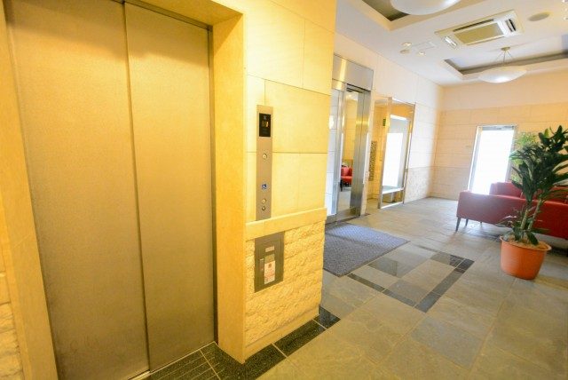 グラーサ駒沢大学 エントランス