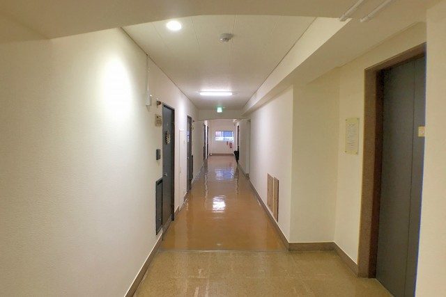麻布霞町マンション 内廊下