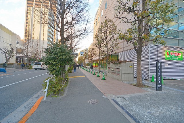 シティハウス新宿柏木 北新宿1丁目交差点から