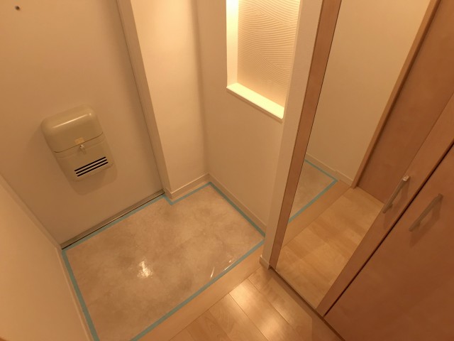 カーサ田原町 玄関