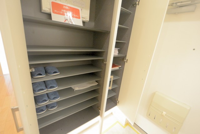 ファミール浜園 6 玄関