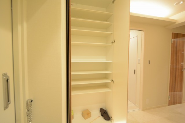 渋谷本町オリエントコートⅡ 玄関