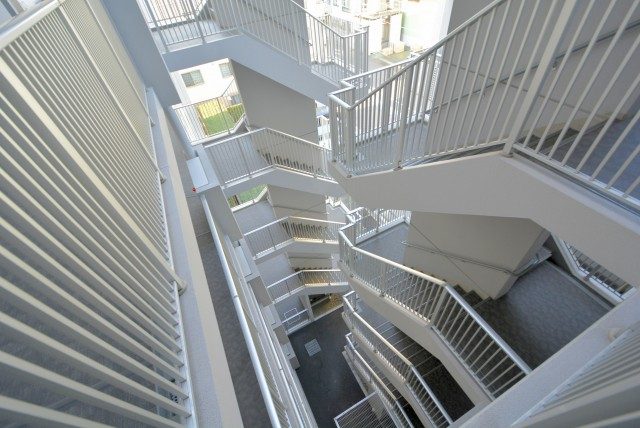 プレミストベイフォートスクエア豊洲 )外廊下