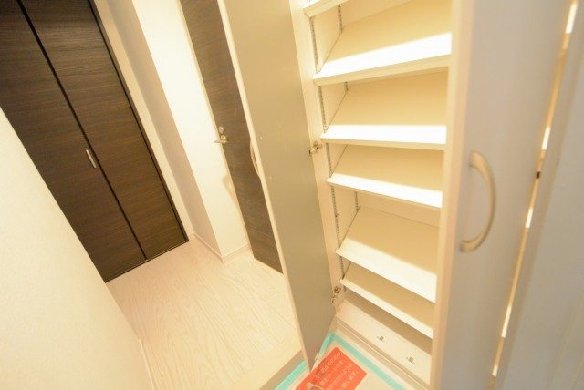 ピロティ五反田 玄関