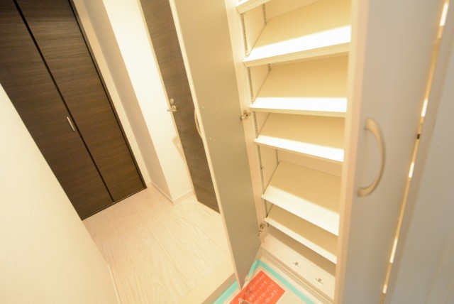 ピロティ五反田 玄関