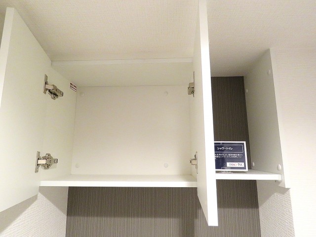 メガロン大森　トイレ吊戸棚