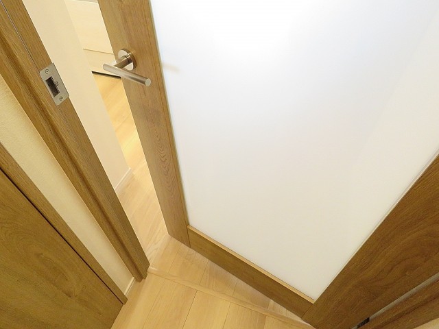 ライオンズガーデン幡ヶ谷　LDK扉