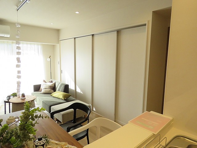 ライオンズガーデン幡ヶ谷　洋室約5.5帖扉