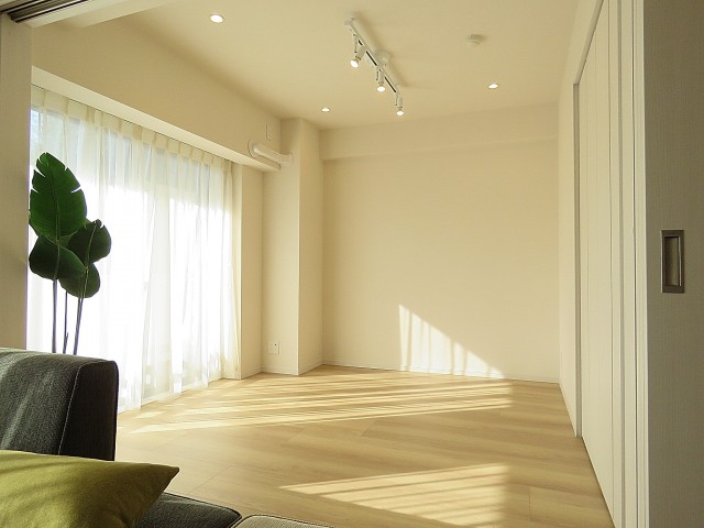 ライオンズガーデン幡ヶ谷　洋室約5.5帖扉