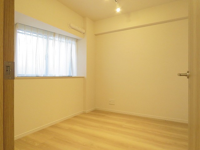 ライオンズガーデン幡ヶ谷　洋室約4.5帖