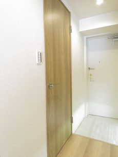 ライオンズガーデン幡ヶ谷　洗面室扉