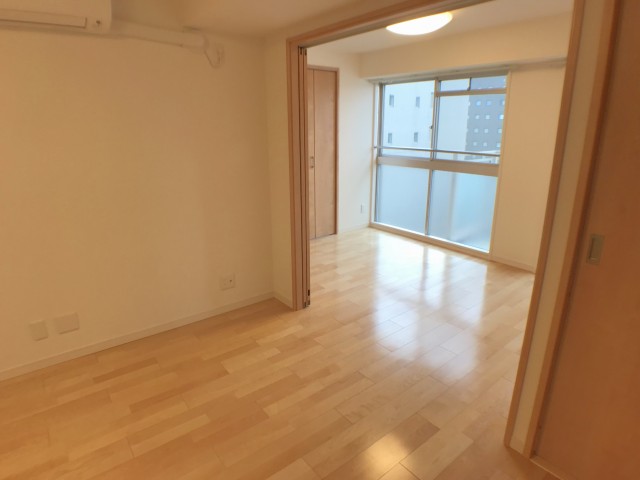 カーサ田原町 洋室①