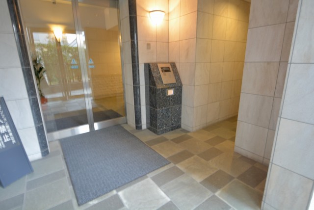 グラーサ駒沢大学 エントランス