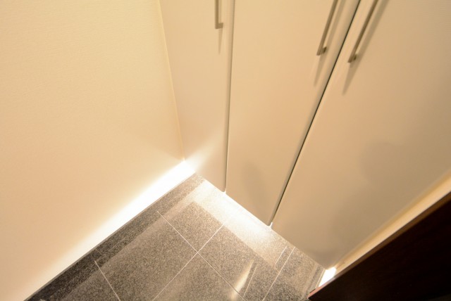 グラーサ駒沢大学 玄関