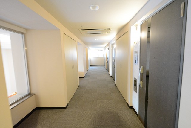シティハウス新宿柏木 内廊下