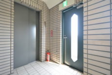 幡ヶ谷YMビル 玄関