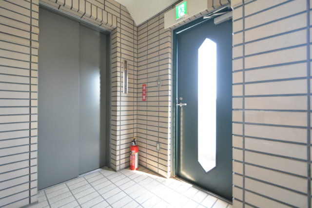 幡ヶ谷YMビル 玄関