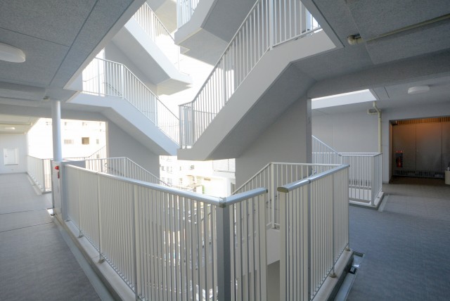 プレミストベイフォートスクエア豊洲 )外廊下