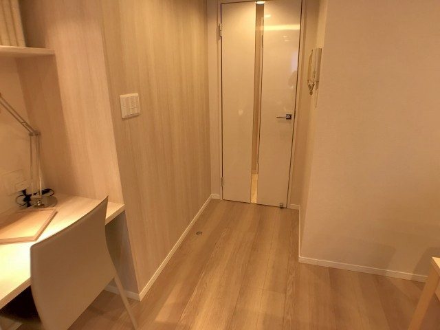 カインドステージ 廊下へ