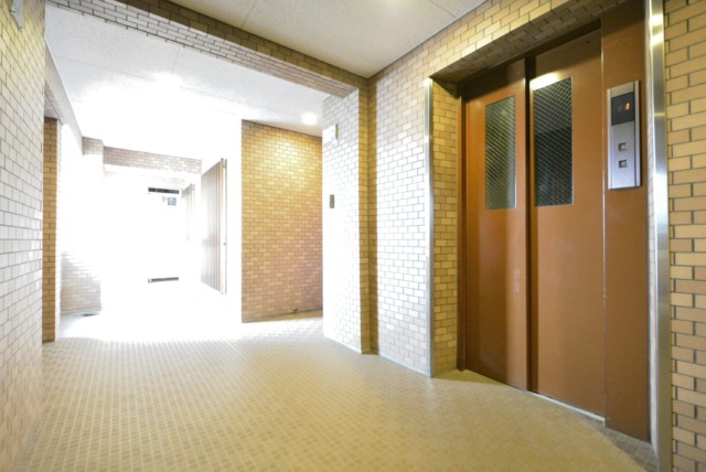 朝日クレス・パリオ西落合 玄関