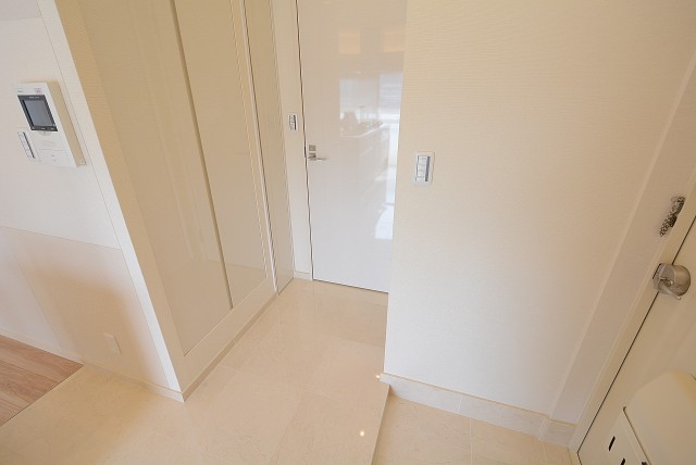 春日ビューハイツ 玄関
