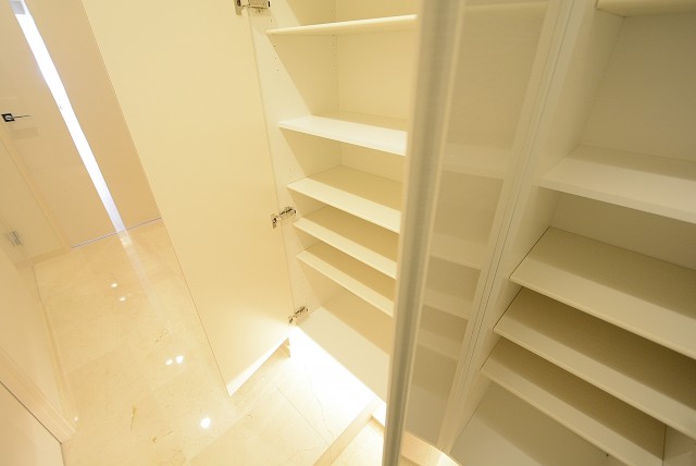 朝日クレス・パリオ西落合 玄関