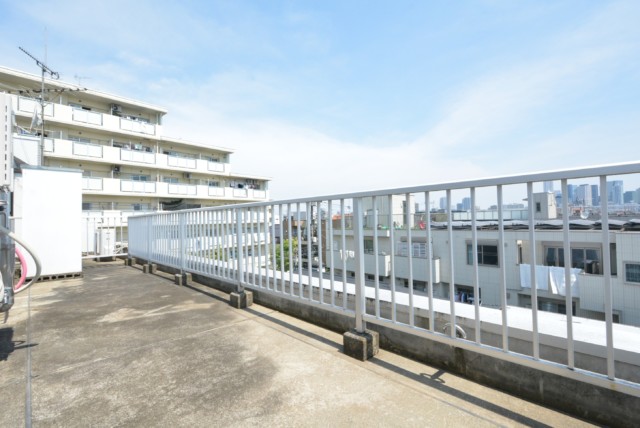 幡ヶ谷YMビル 北東側ルーフバルコニー