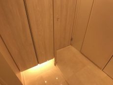 カインドステージ 玄関