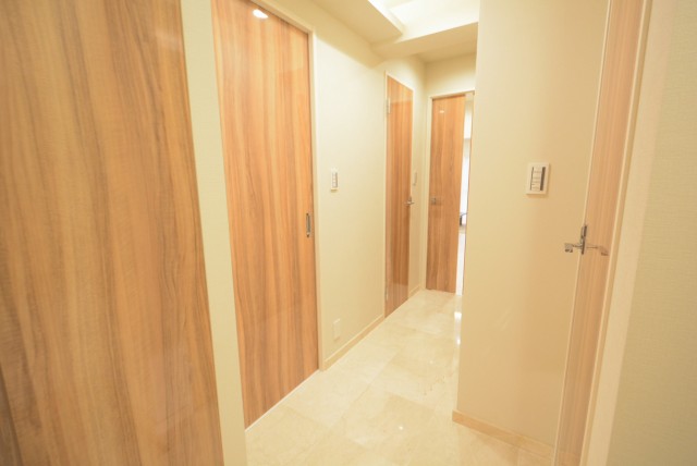 渋谷本町オリエントコートⅡ 玄関