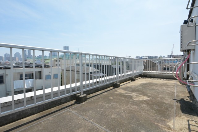 幡ヶ谷YMビル 北東側ルーフバルコニー