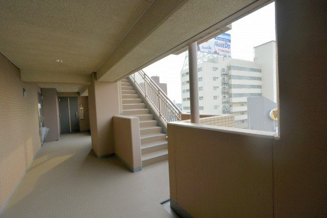 グラーサ駒沢大学 玄関