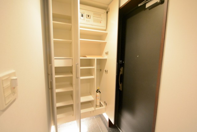 グラーサ駒沢大学 玄関