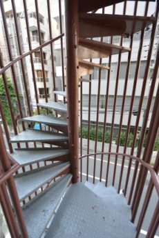 ピロティ五反田 階段