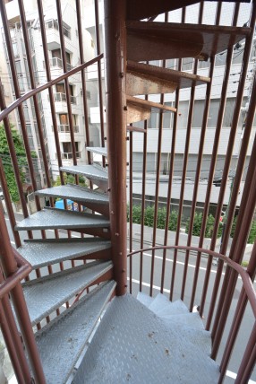 ピロティ五反田 階段