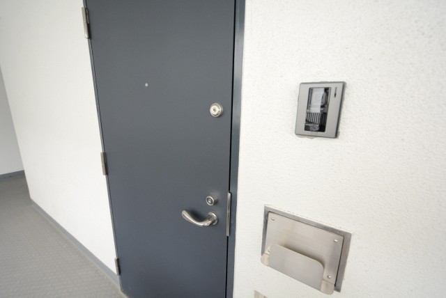 南平台マンション 玄関