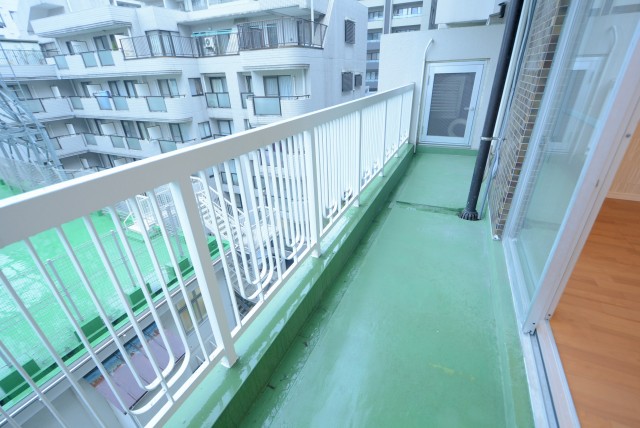 東急アルス本郷 バルコニー