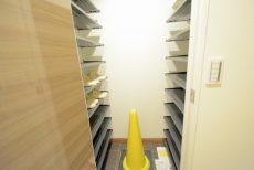 南平台マンション 玄関