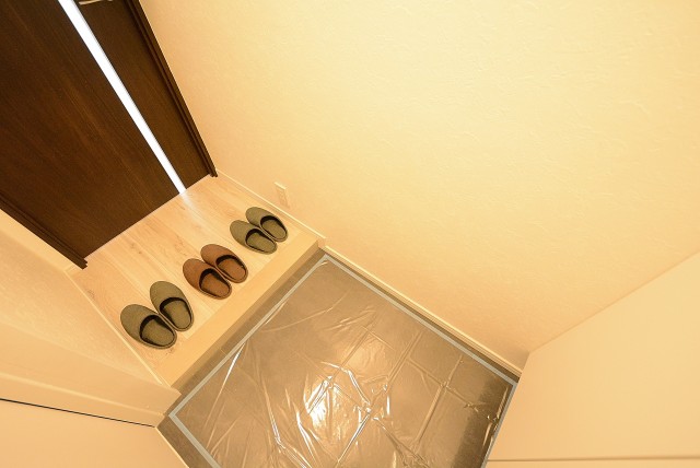 南平台マンション 玄関