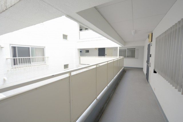 南平台マンション 外廊下