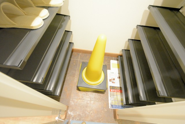 南平台マンション 玄関